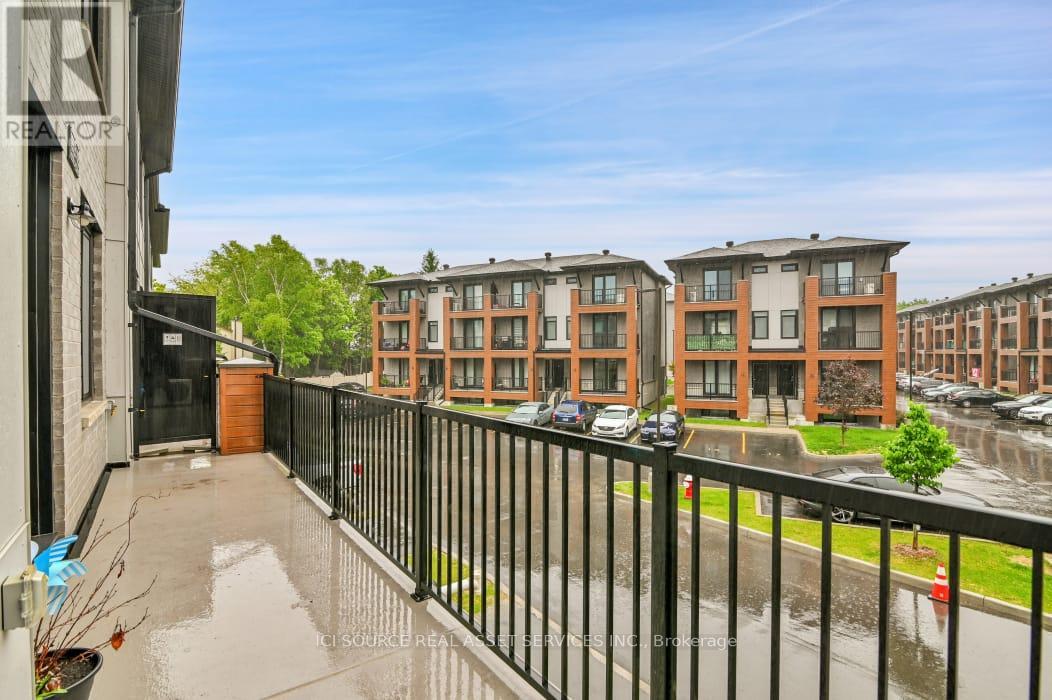 Photo 21 of E 4 Victor Street, Ottawa ON