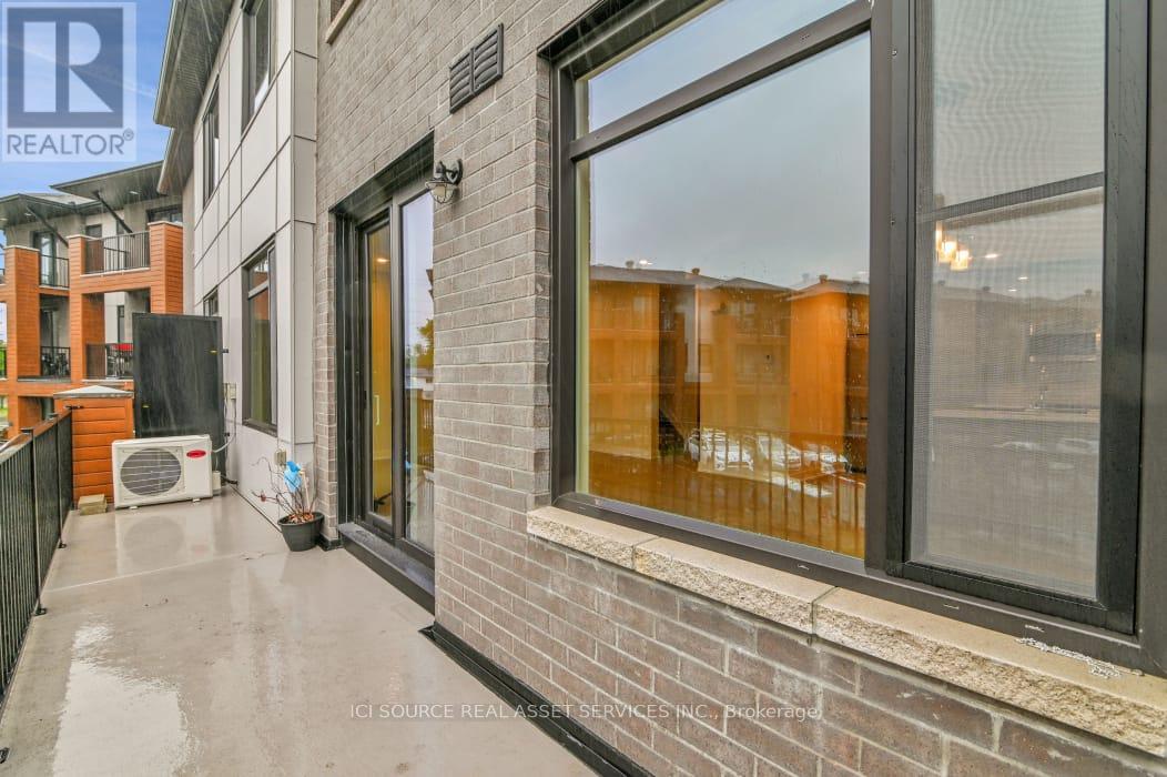 Photo 23 of E 4 Victor Street, Ottawa ON