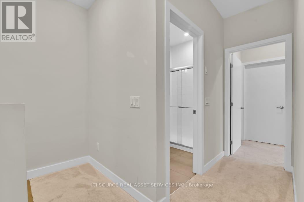 Photo 25 of E 4 Victor Street, Ottawa ON