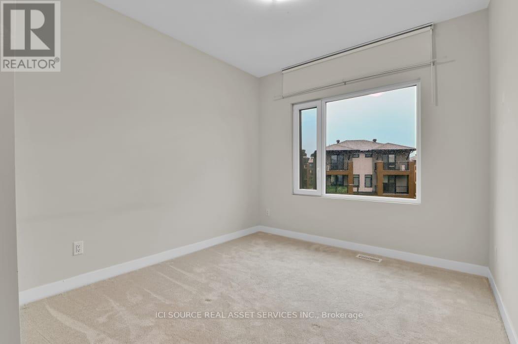 Photo 26 of E 4 Victor Street, Ottawa ON