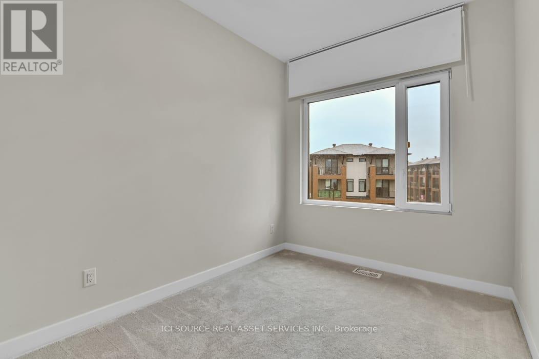 Photo 33 of E 4 Victor Street, Ottawa ON