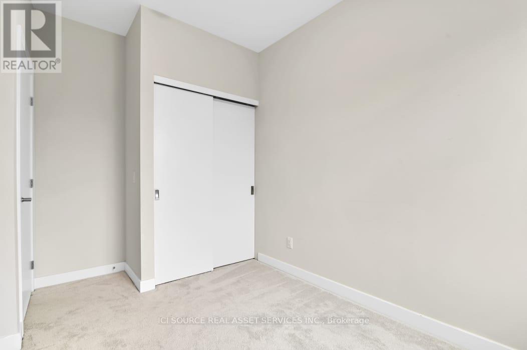 Photo 34 of E 4 Victor Street, Ottawa ON