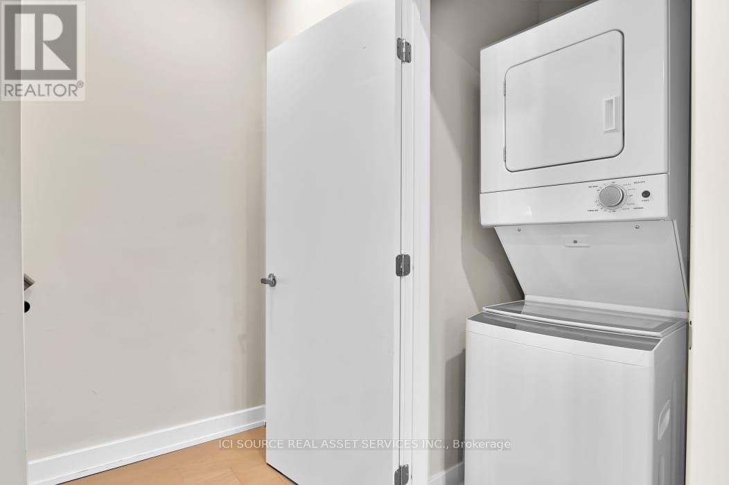 Photo 8 of E 4 Victor Street, Ottawa ON