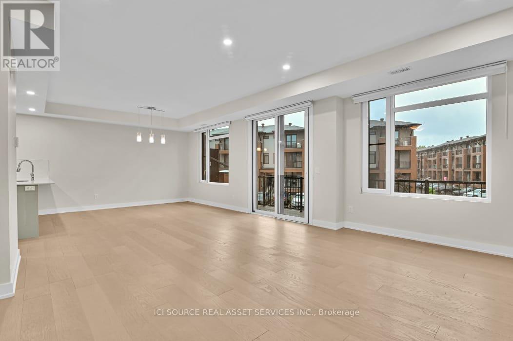 Photo 9 of E 4 Victor Street, Ottawa ON