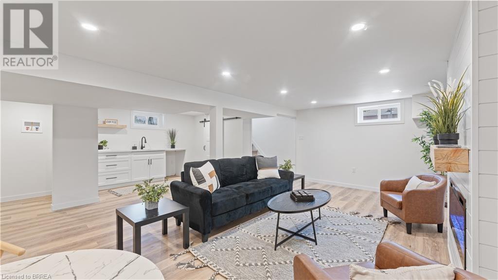 Photo 21 of 37 Rowanwood Avenue, Brantford ON