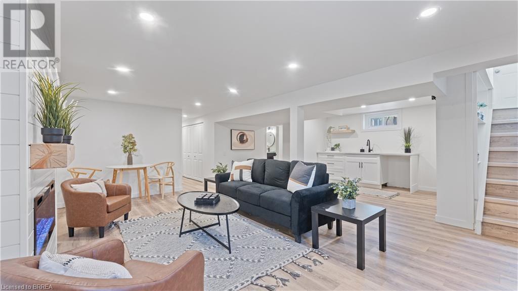 Photo 19 of 37 Rowanwood Avenue, Brantford ON