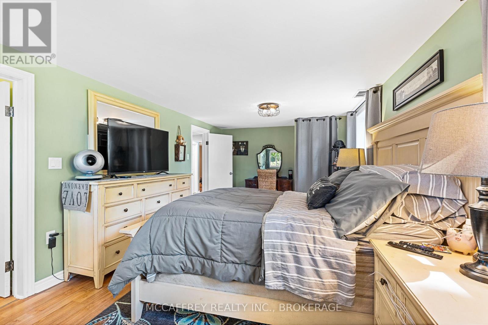 Photo 31 of 102 Wright Place, Greater Napanee ON