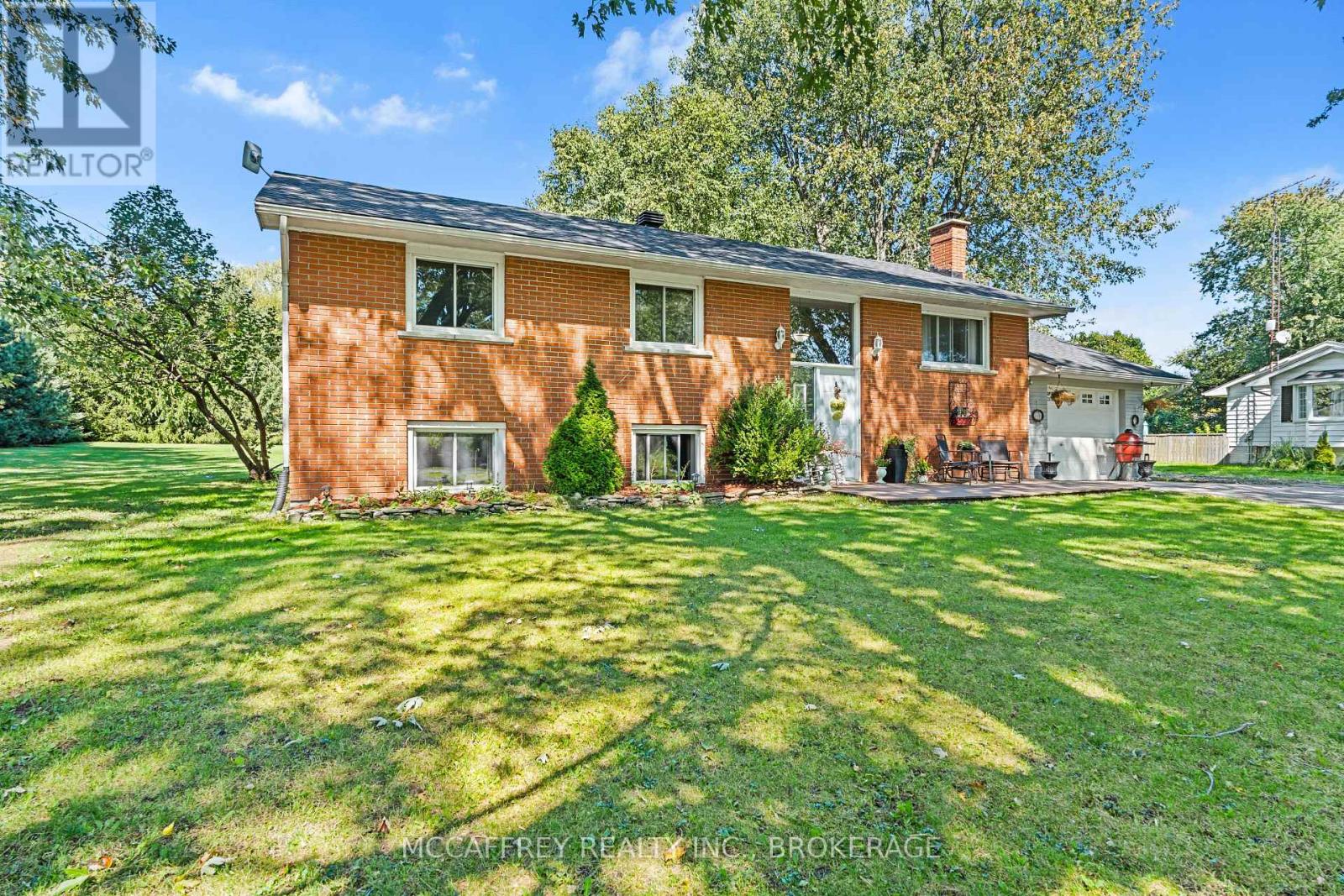 Photo 38 of 102 Wright Place, Greater Napanee ON
