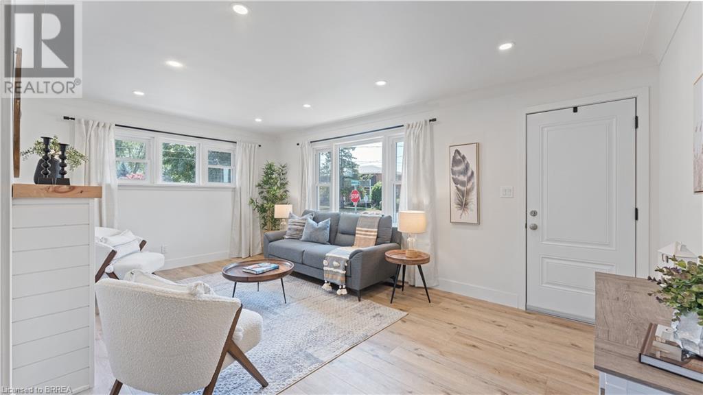 Photo 8 of 37 Rowanwood Avenue, Brantford ON
