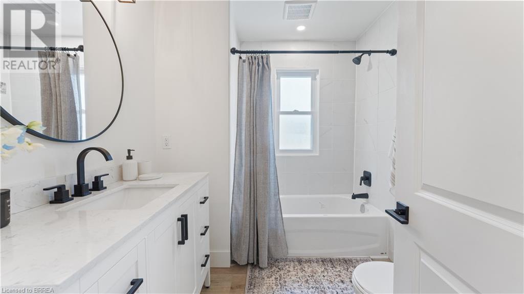Photo 17 of 37 Rowanwood Avenue, Brantford ON