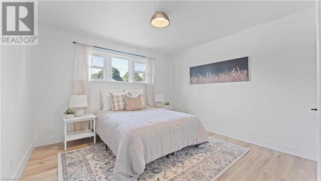 Photo 15 of 37 Rowanwood Avenue, Brantford ON