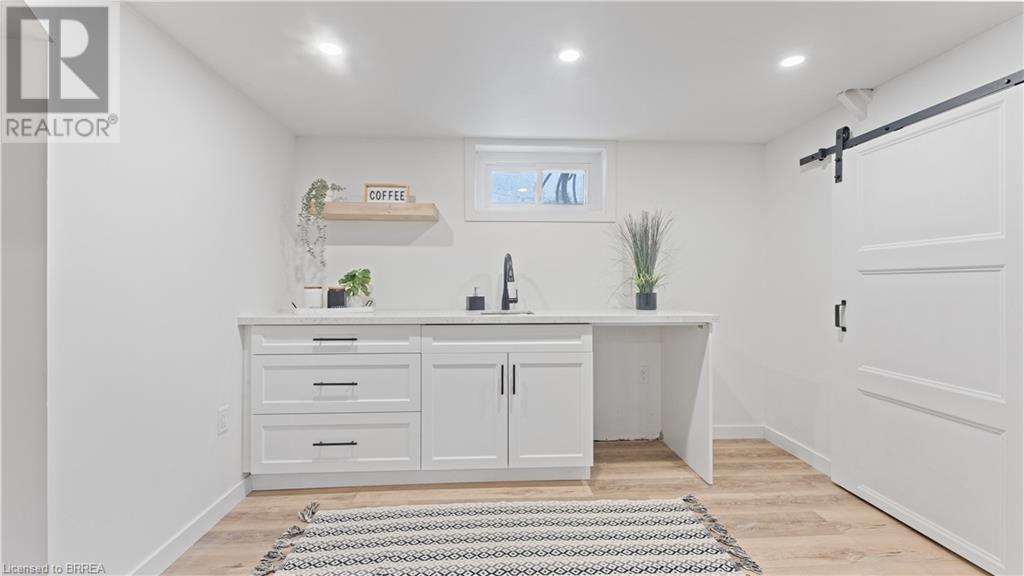 Photo 23 of 37 Rowanwood Avenue, Brantford ON