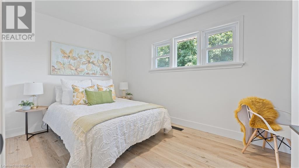 Photo 14 of 37 Rowanwood Avenue, Brantford ON