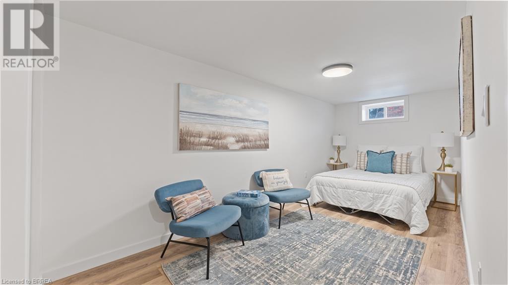 Photo 24 of 37 Rowanwood Avenue, Brantford ON