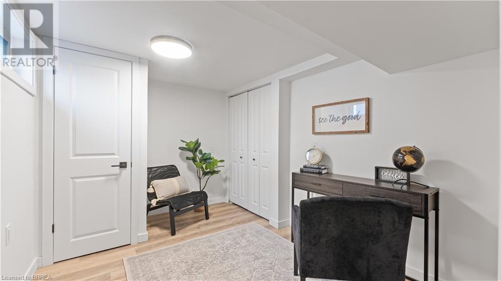 Photo 25 of 37 Rowanwood Avenue, Brantford ON