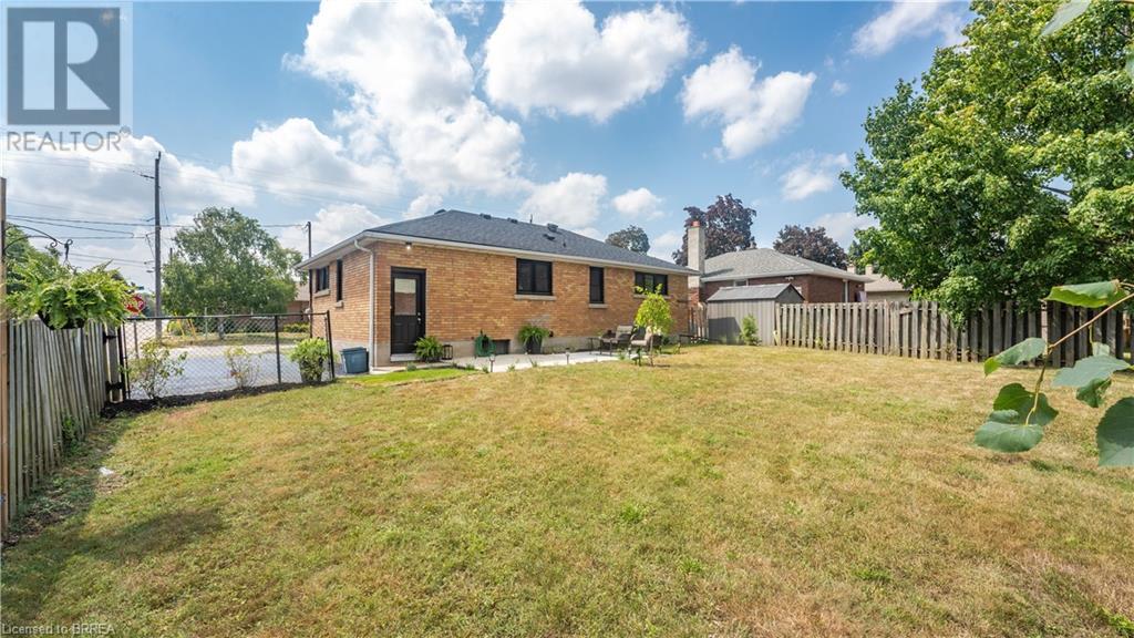Photo 32 of 37 Rowanwood Avenue, Brantford ON