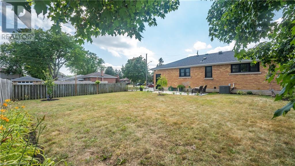 Photo 30 of 37 Rowanwood Avenue, Brantford ON