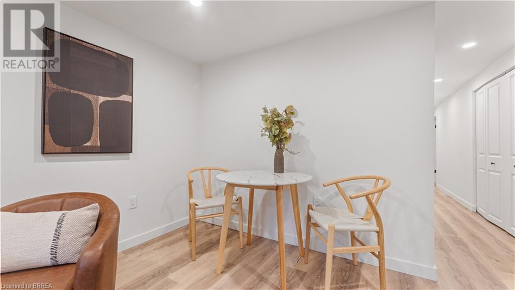 Photo 27 of 37 Rowanwood Avenue, Brantford ON