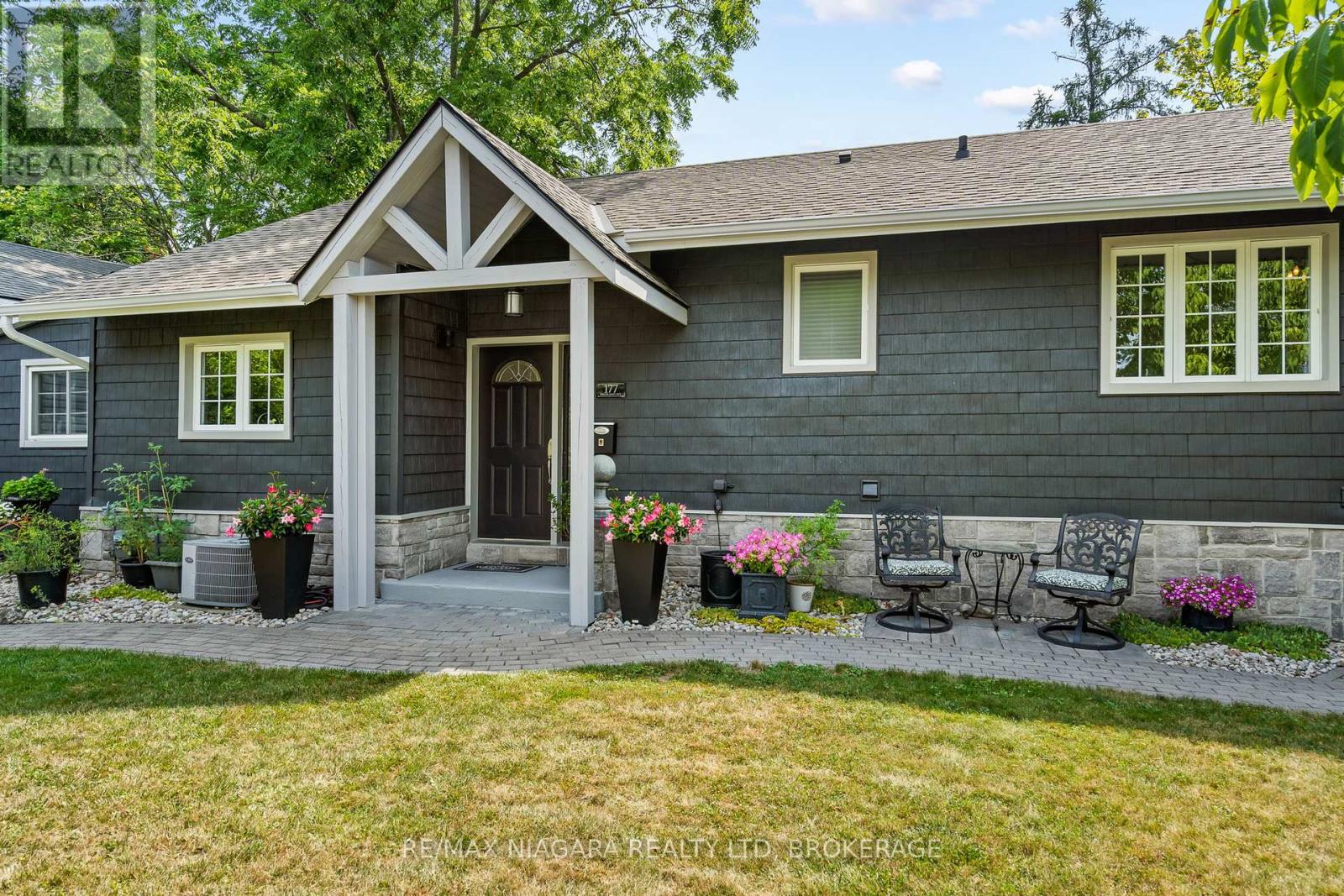 Photo 3 of 177 Highland Avenue, St Catharines ON