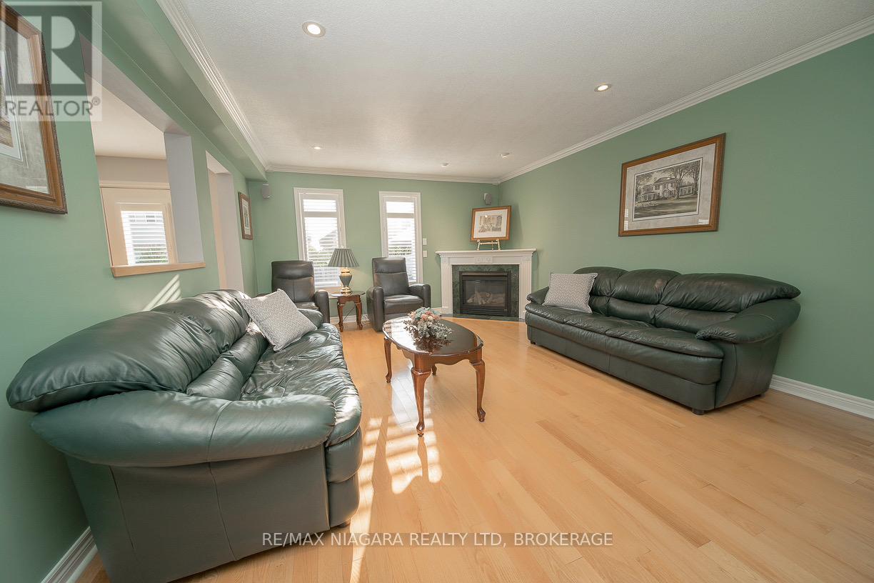 Photo 10 of 45 Goodman Crescent, St Catharines ON