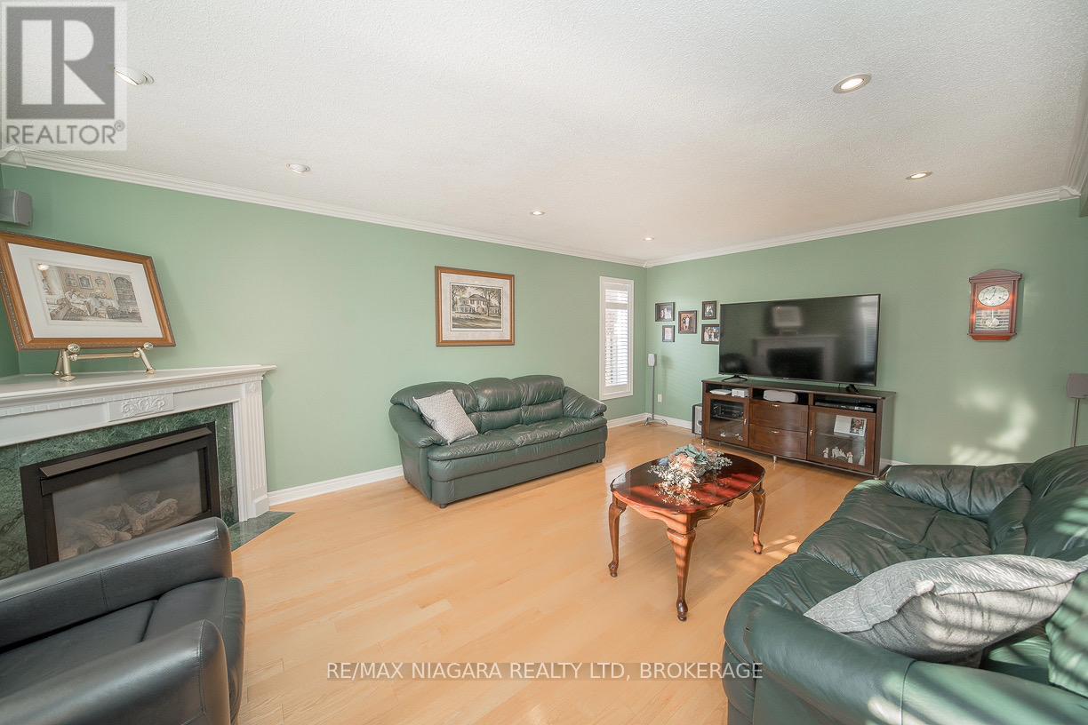 Photo 11 of 45 Goodman Crescent, St Catharines ON