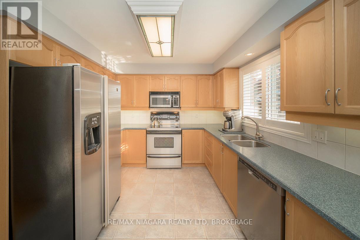 Photo 14 of 45 Goodman Crescent, St Catharines ON
