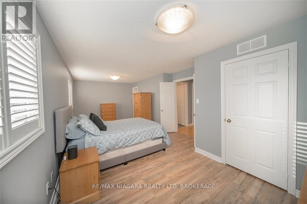 Photo 22 of 45 Goodman Crescent, St Catharines ON