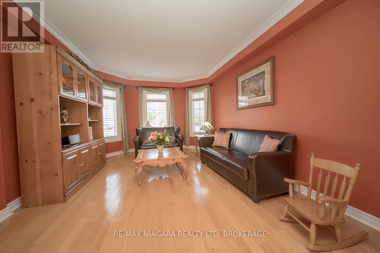 Photo 5 of 45 Goodman Crescent, St Catharines ON