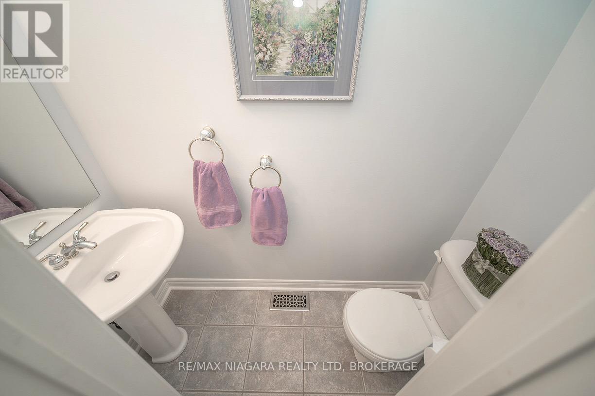 Photo 7 of 45 Goodman Crescent, St Catharines ON