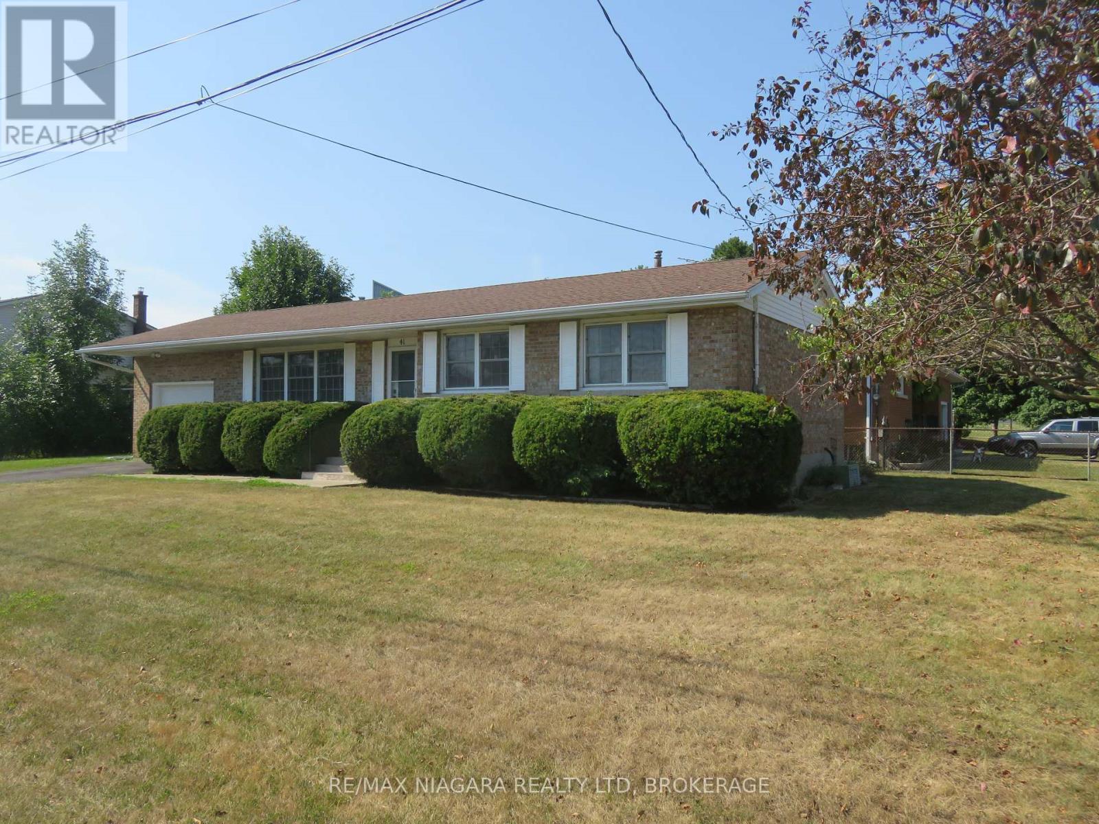 Photo 2 of 41 Madison Street, Fort Erie ON