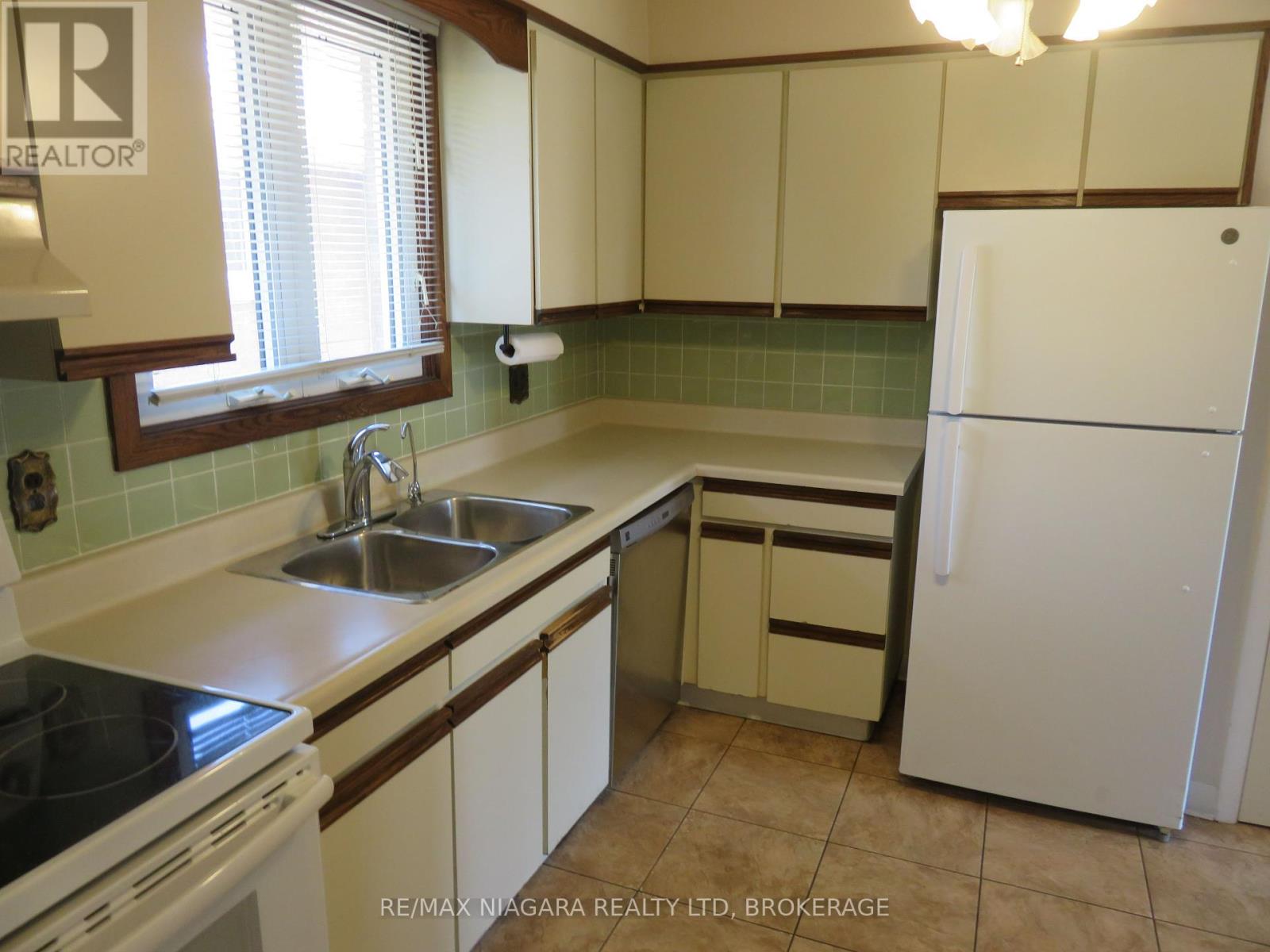 Photo 21 of 41 Madison Street, Fort Erie ON