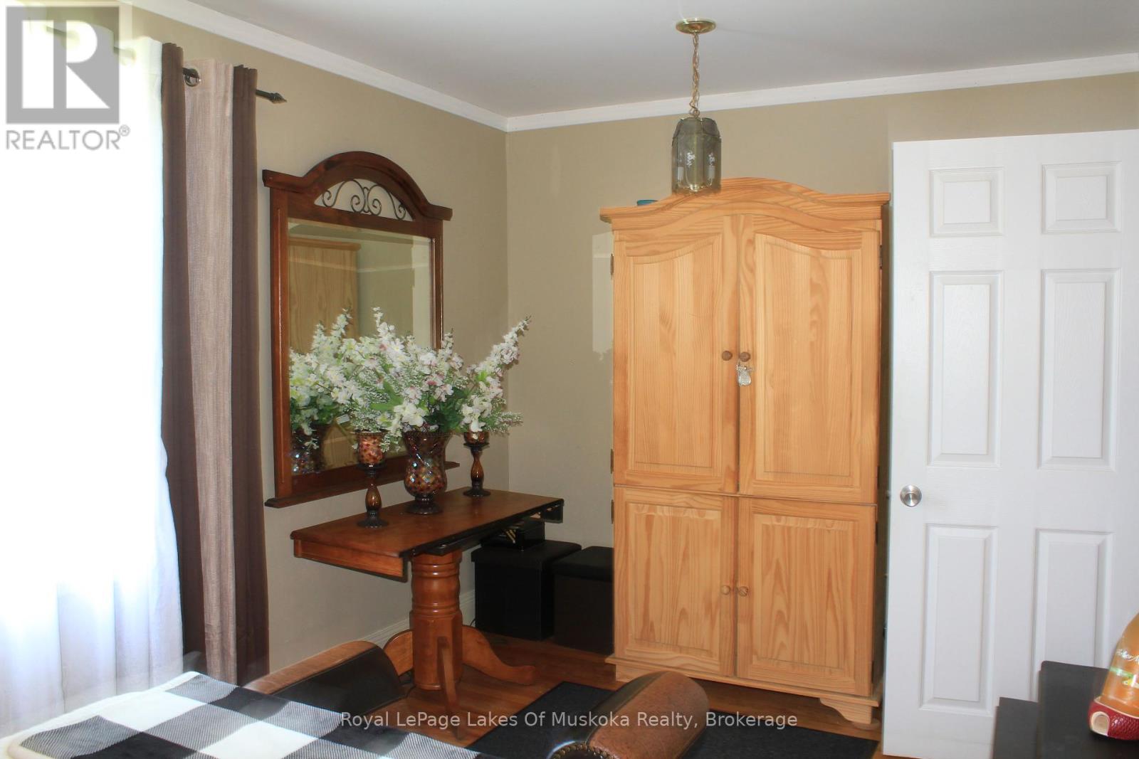 Photo 23 of 7 Duncan Street W, Huntsville ON