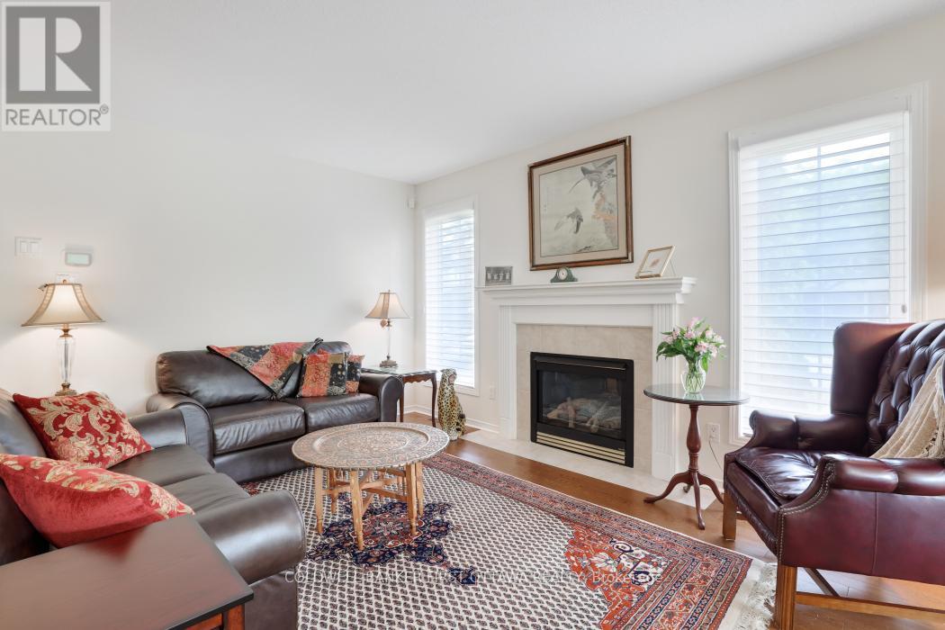 Photo 13 of 10 Ladybirds Crescent, Ottawa ON