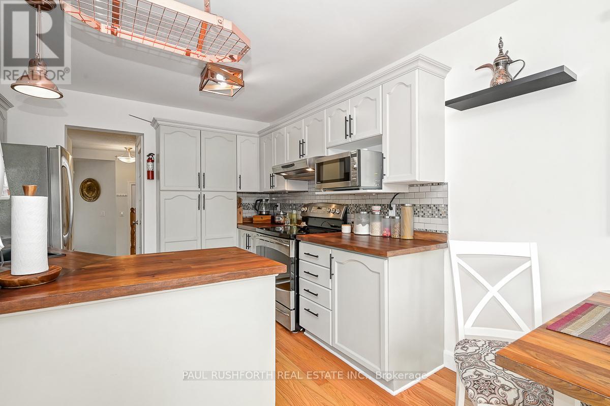 Photo 10 of 24 Highmont Court, Ottawa ON