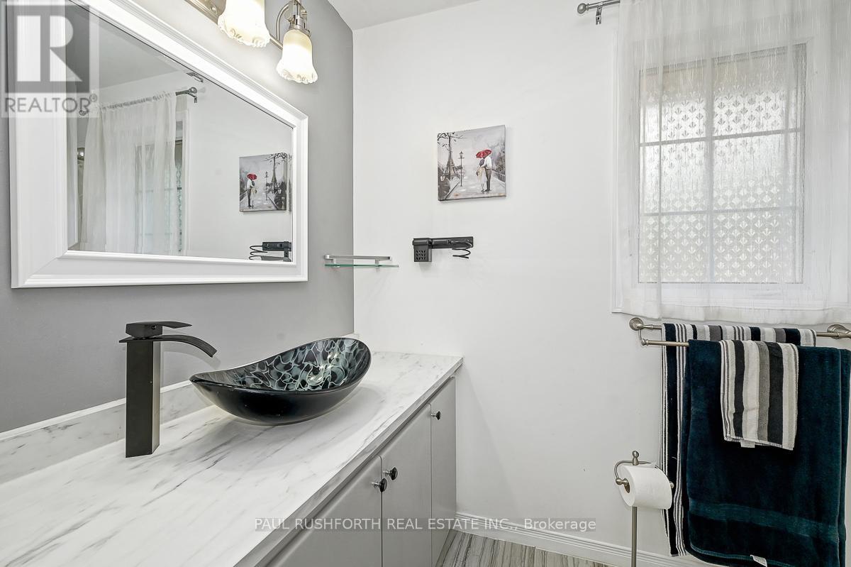 Photo 17 of 24 Highmont Court, Ottawa ON