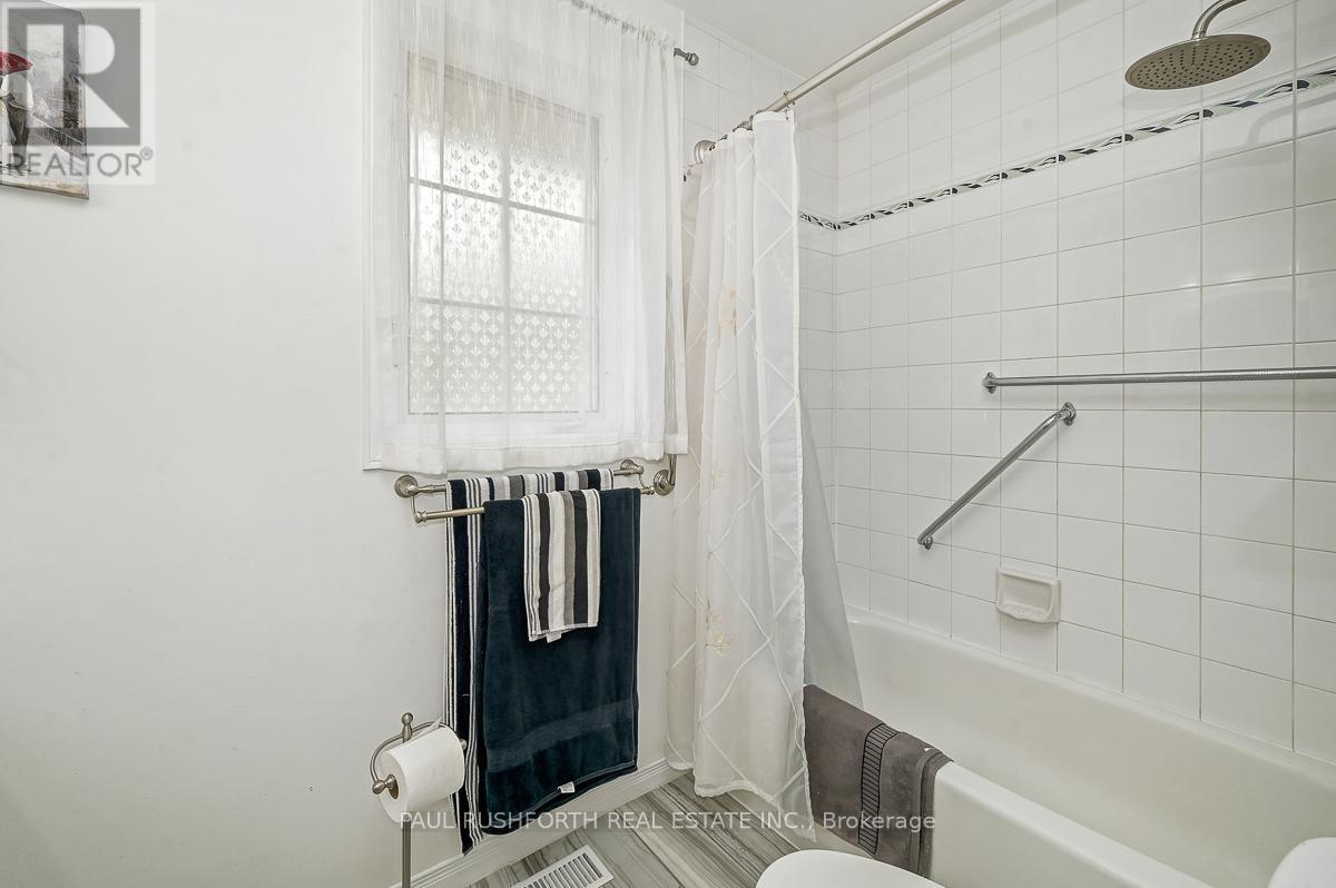 Photo 18 of 24 Highmont Court, Ottawa ON