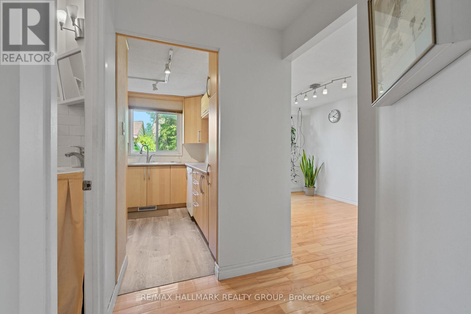 Photo 11 of 1089 Barwell Avenue, Ottawa ON