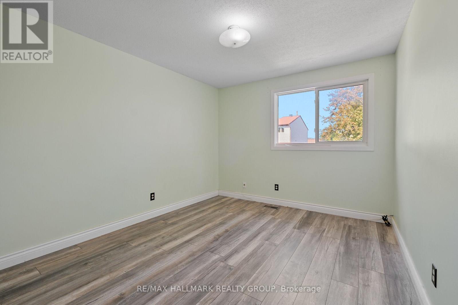 Photo 13 of 1089 Barwell Avenue, Ottawa ON