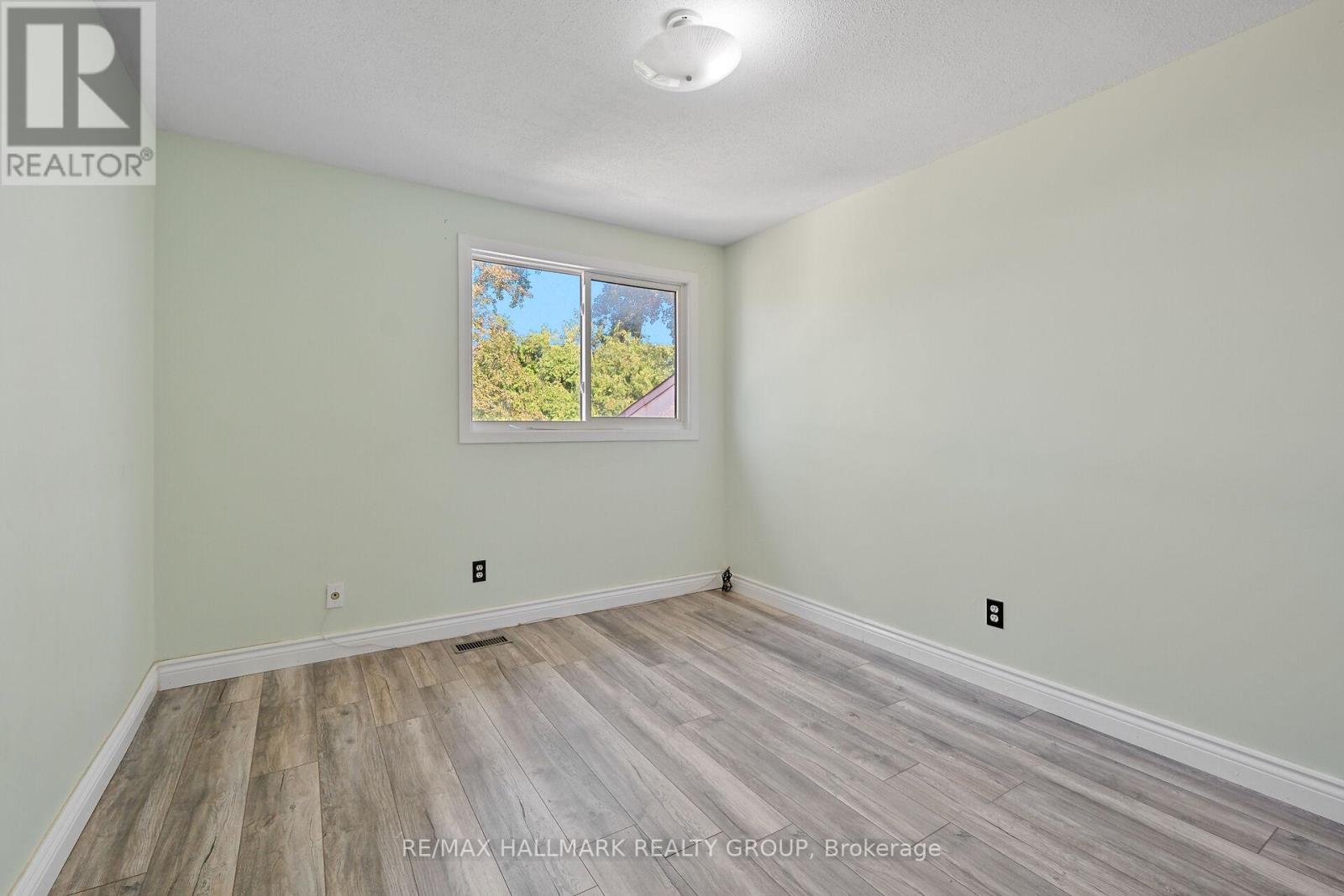 Photo 18 of 1089 Barwell Avenue, Ottawa ON