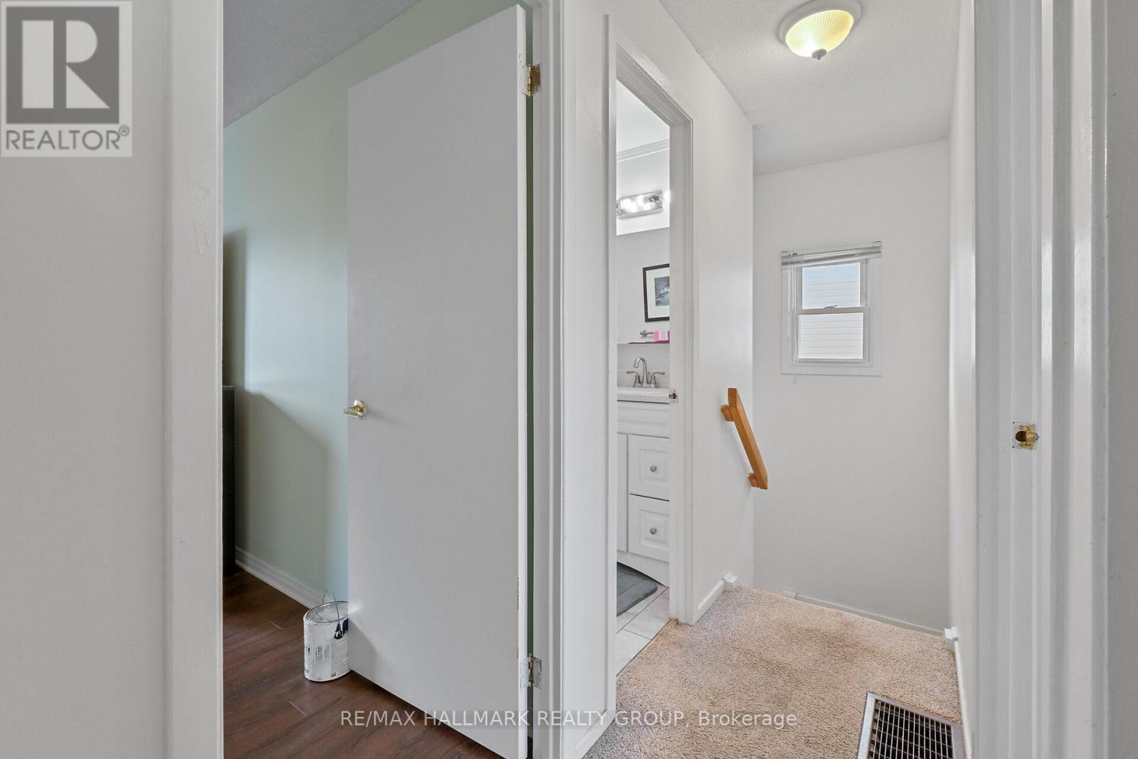 Photo 7 of 1089 Barwell Avenue, Ottawa ON