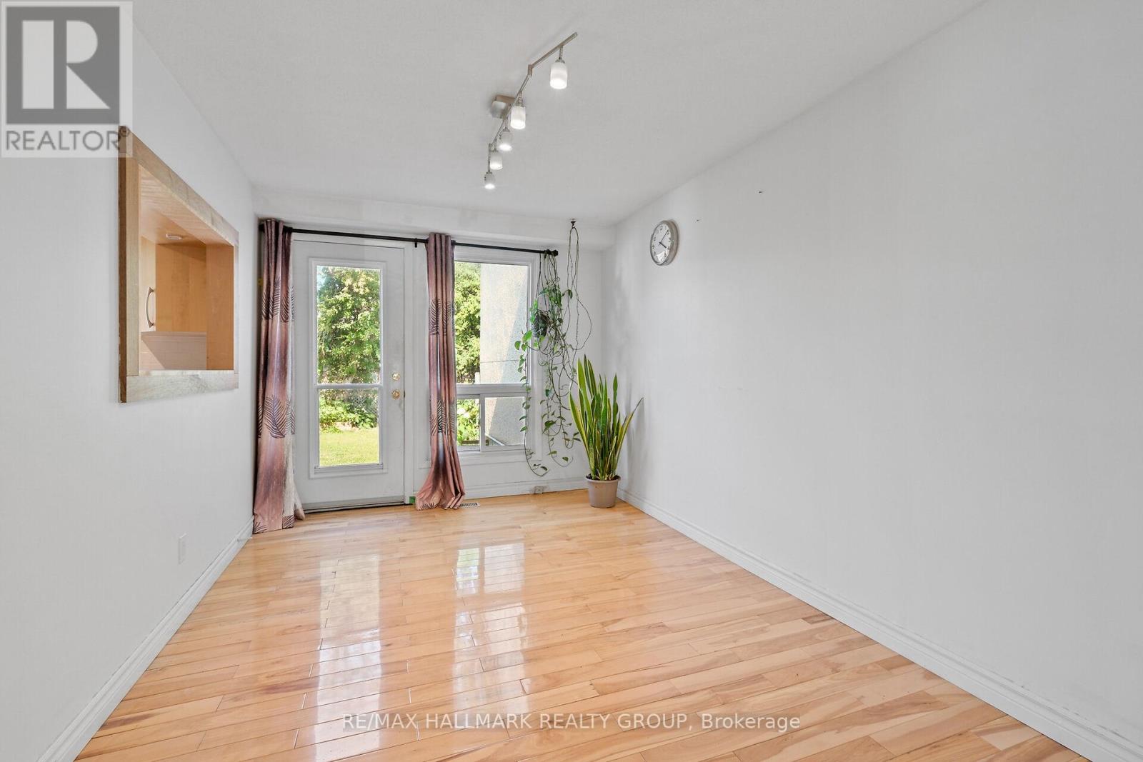Photo 10 of 1089 Barwell Avenue, Ottawa ON