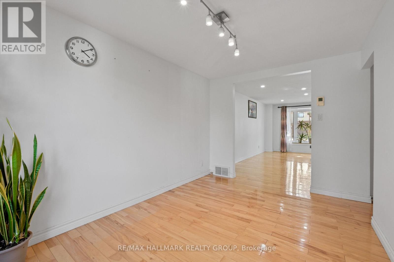 Photo 32 of 1089 Barwell Avenue, Ottawa ON