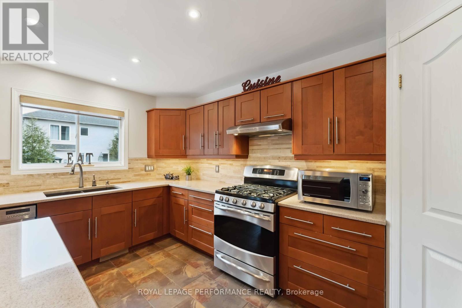 Photo 14 of 1060 Charest Way, Ottawa ON