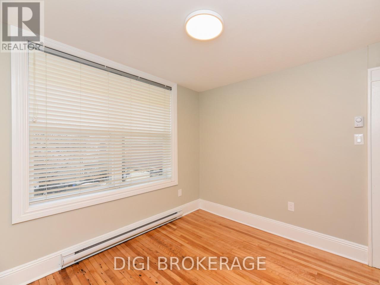 Photo 33 of 11 1 2 3 13 1 2 3 11 13 Acacia Avenue, Ottawa ON