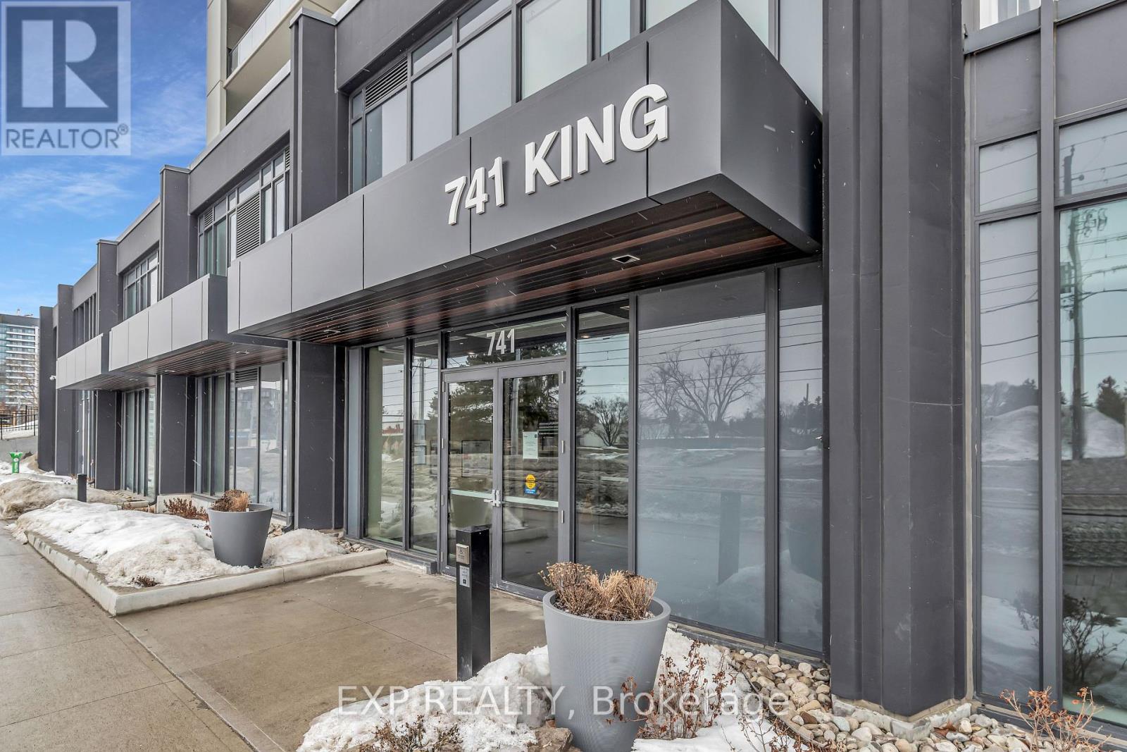 Photo 4 of 102 741 King Street W, Kitchener ON