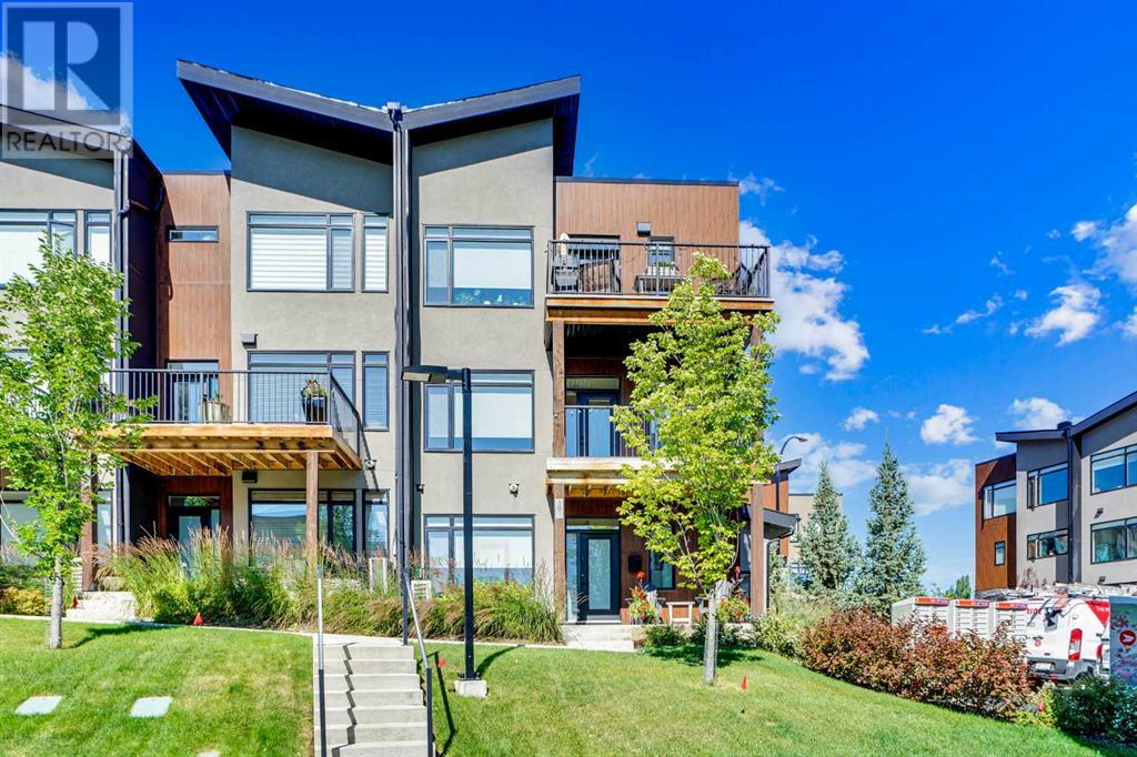 Single Family House for Sale in  Royal Elm Green NW Royal Oak Calgary 