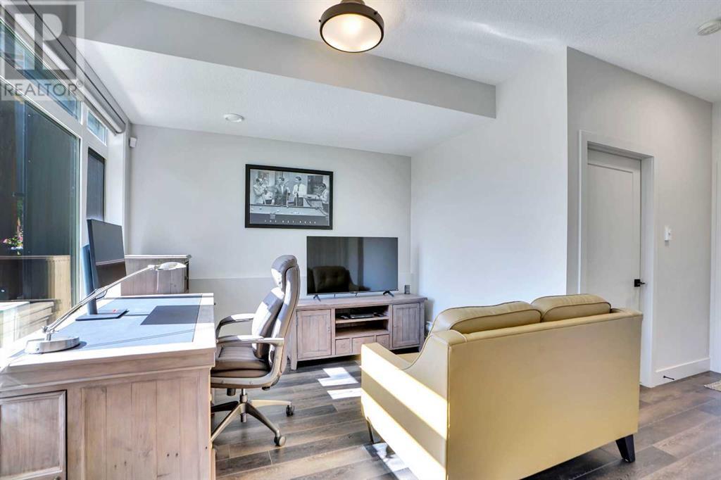 Single Family House for Sale in  Royal Elm Green NW Royal Oak Calgary 