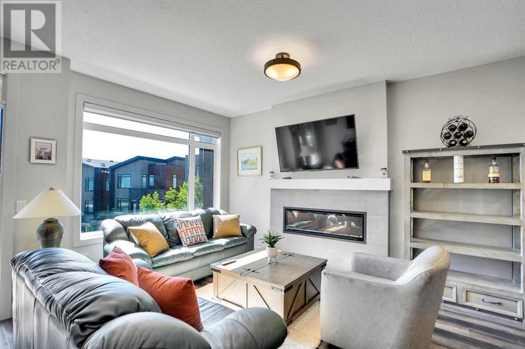 Single Family House for Sale in  Royal Elm Green NW Royal Oak Calgary 