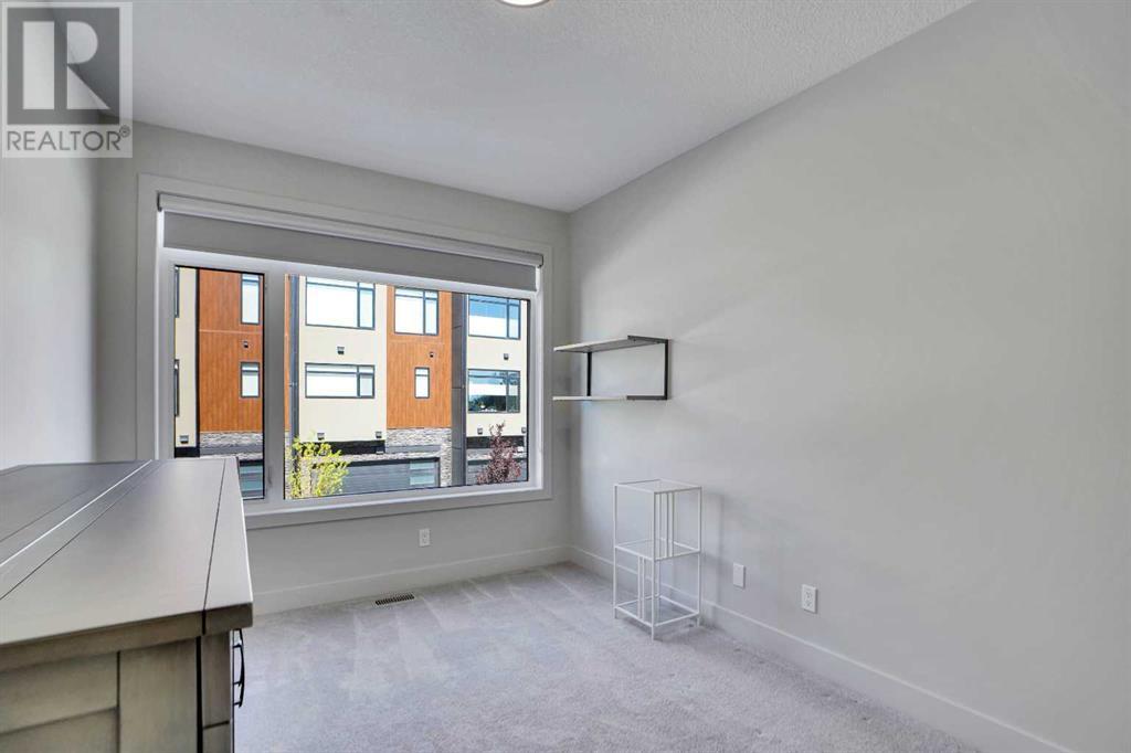 Single Family House for Sale in  Royal Elm Green NW Royal Oak Calgary 