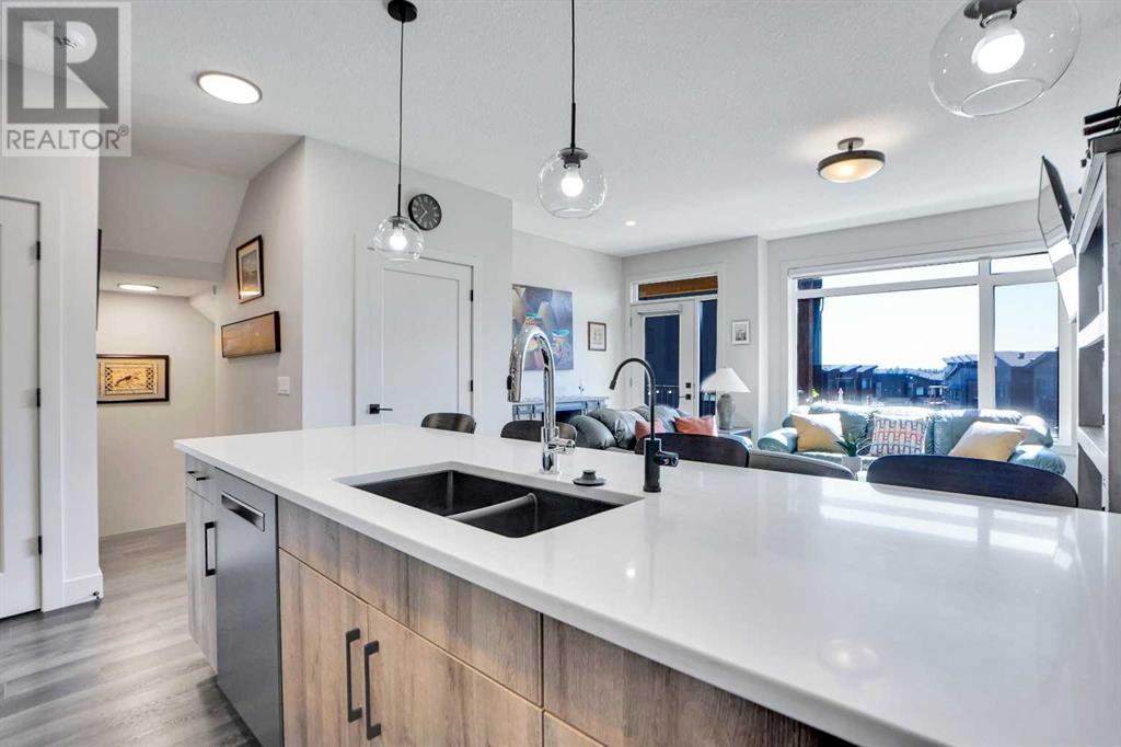 Single Family House for Sale in  Royal Elm Green NW Royal Oak Calgary 